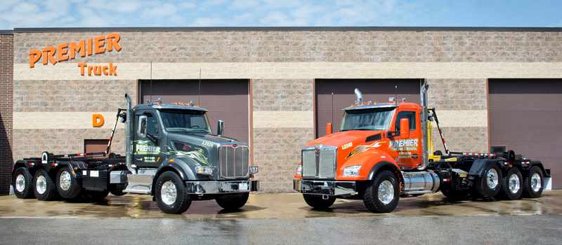 Waste Show Roll Off and Hooklift Trucks